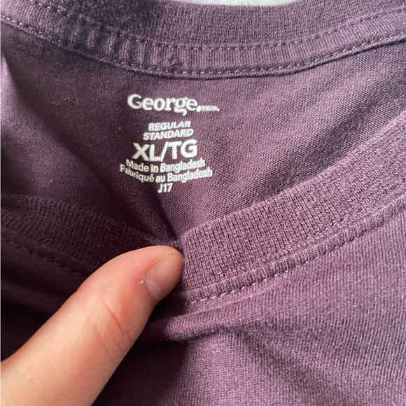 Maroon old navy tee - Picture 3 of 3